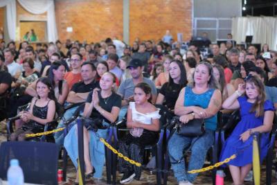 Primeira noite da grande final do IV Canta Cantu lota o Pavilhão da Paróquia Sant'Ana e emociona Laranjeiras do Sul